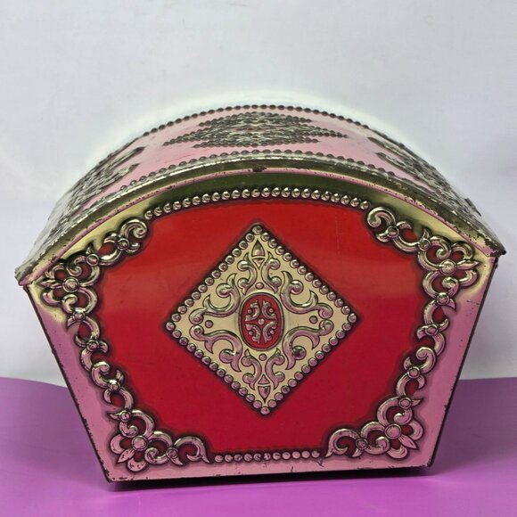 Vintage Red & Gold Ornate Metal Tin Box With Decorative Scrollwork & Hinged Lid - Picture 4 of 10